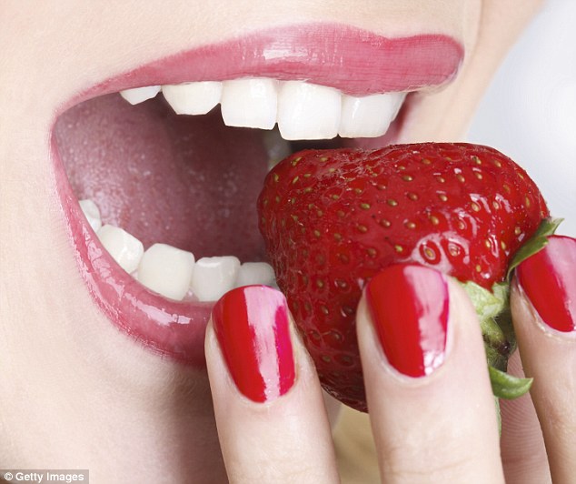 1457753710 1457721208 294b9f2e00000578 3118922 can natural methods like eating strawberries or brushing teeth w m 1 1433969138876